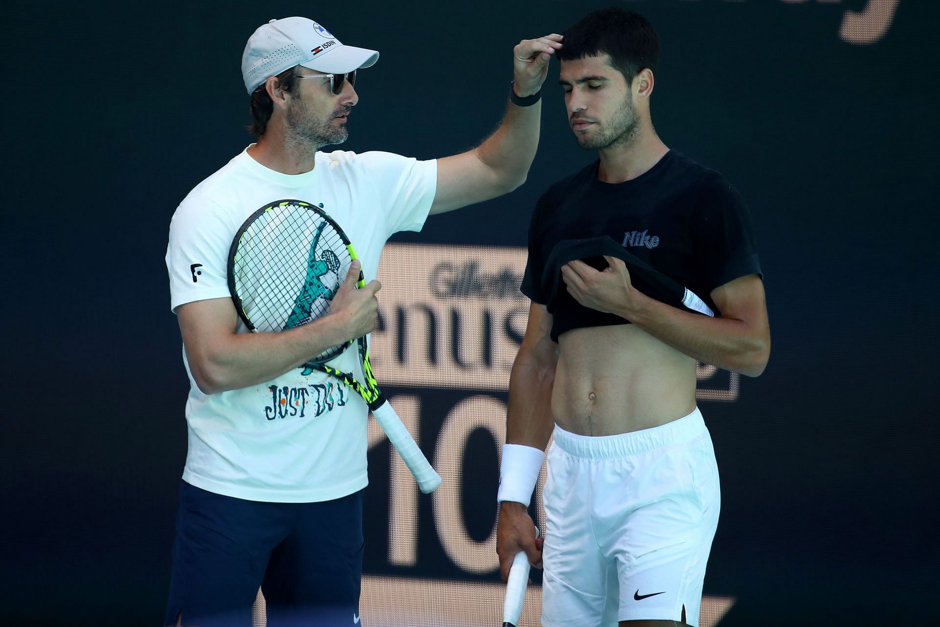Juan Carlos Ferrero tends to Carlos Alcaraz during practice | Image Source: Getty